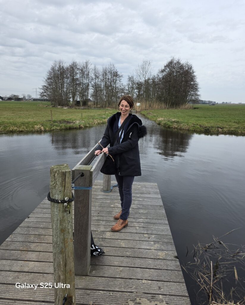 Met een trekpontje naar de hut.