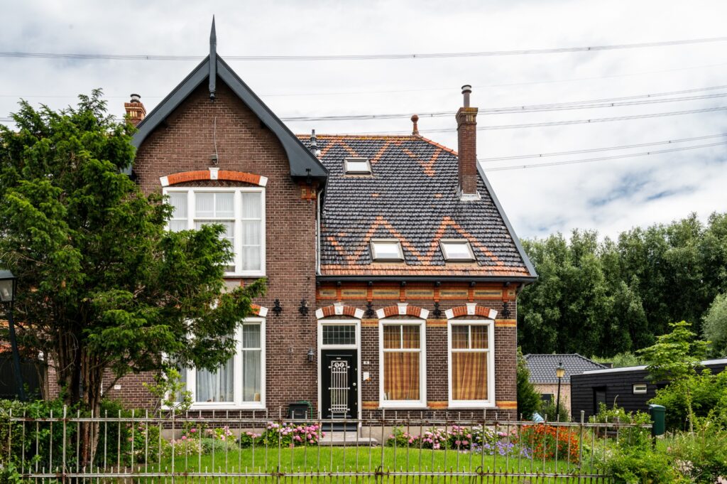 De V van Volker.