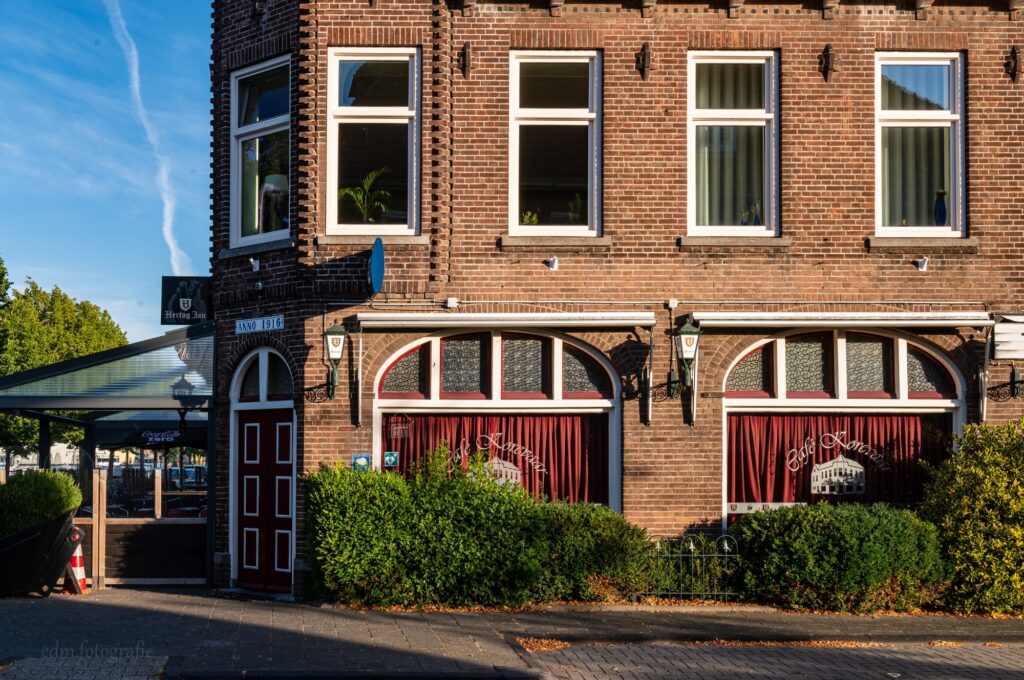 Hoofdfoto: Het kleine café aan de haven – Havenstraat 1