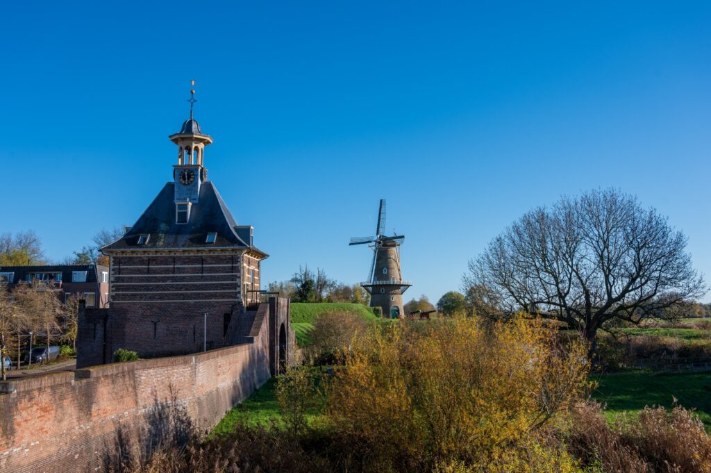 Gorinchem – Dalempoort en molen De Hoop