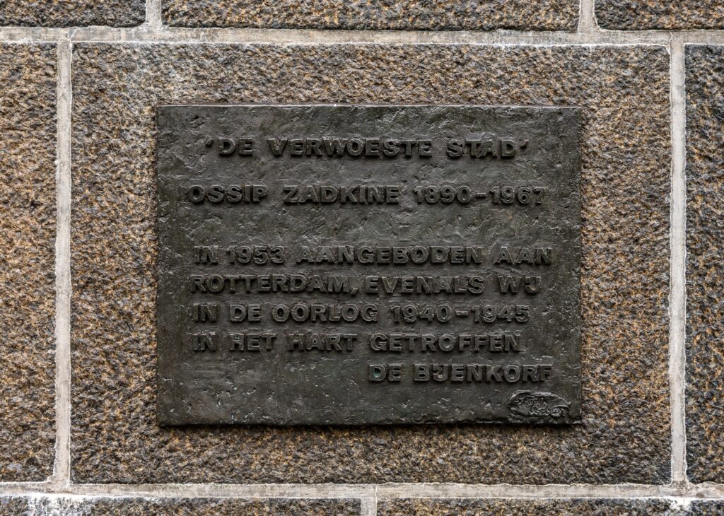 Gedenkplaat De Verwoeste Stad.