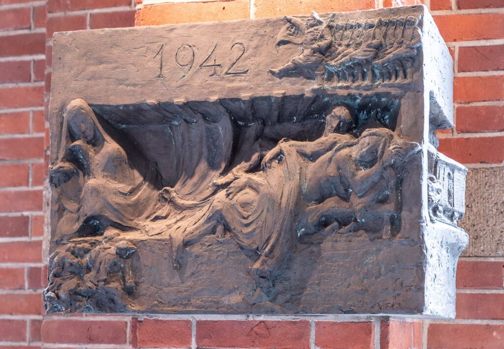 1942