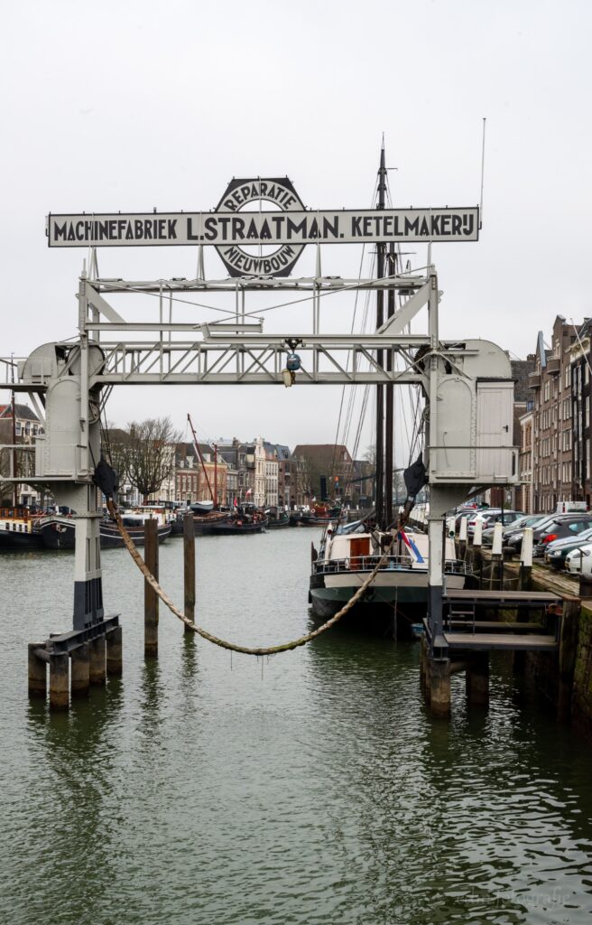 Dordrecht – Schroevendok Straatman.