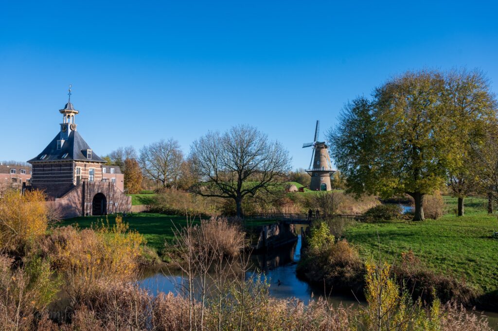 Gorinchem – Dalempoort en molen De Hoop.