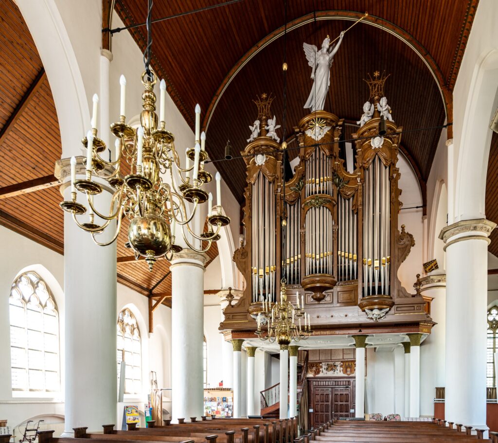 Asperen – interieur van de kerk.
