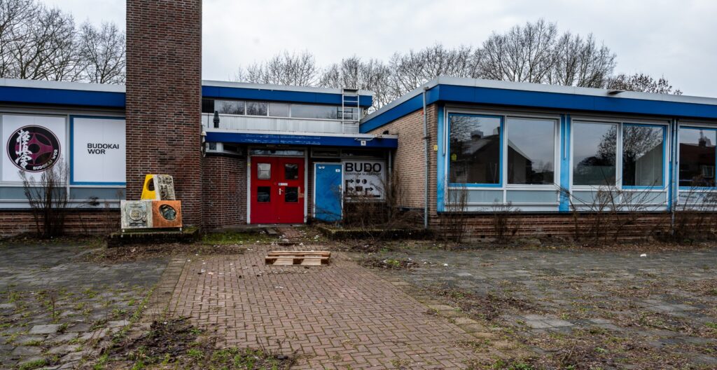 De verlaten school.