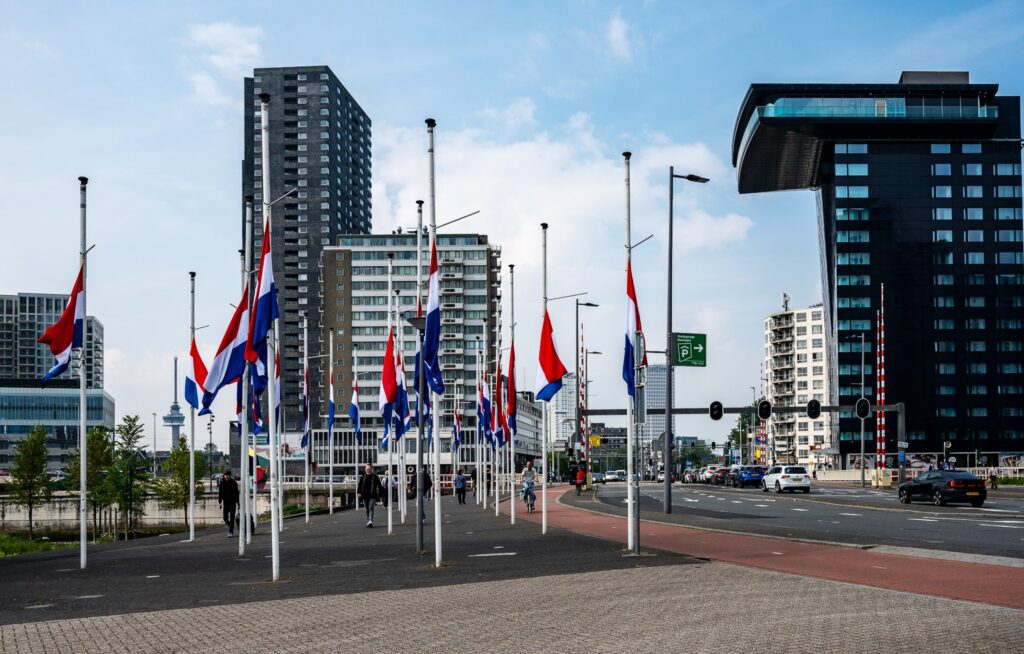 Vlaggen halfstok, 4 mei 2026.