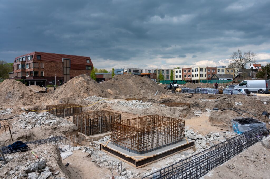 De fundering wordt zichtbaar.