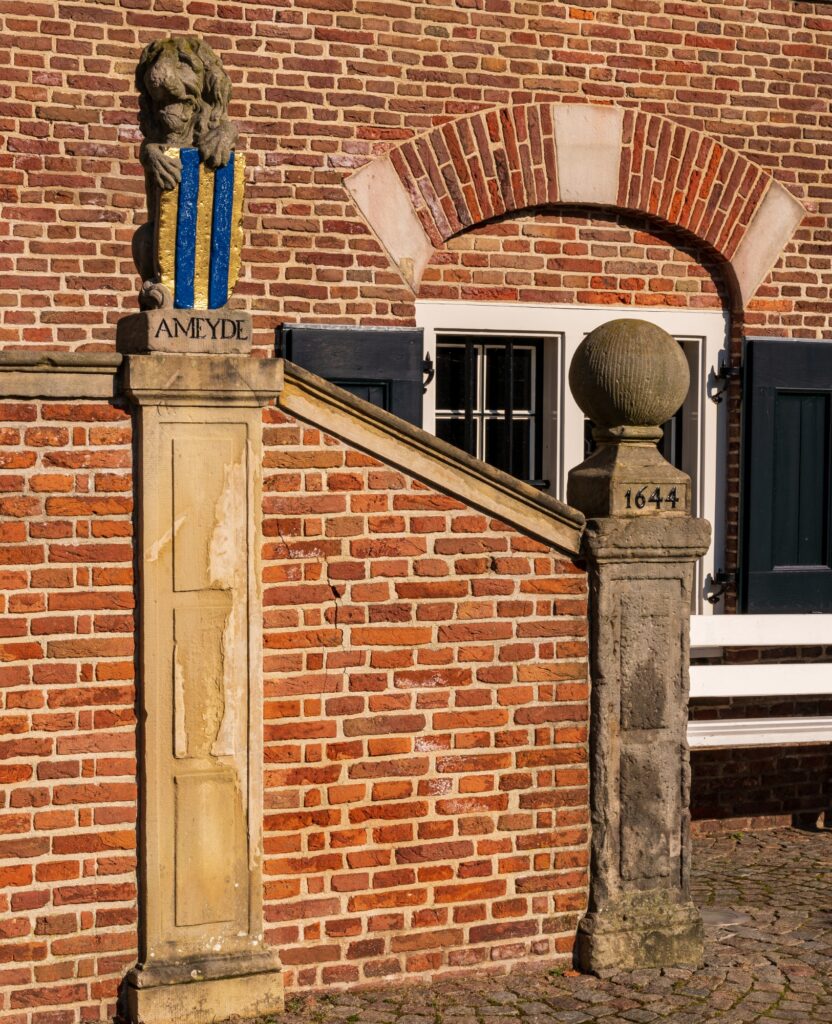 Ameide – trap van het voormalige gemeentehuis