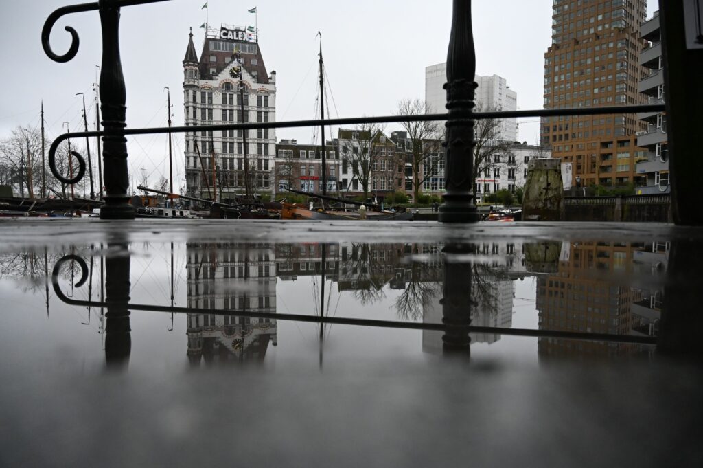 Rotterdam in de regen.