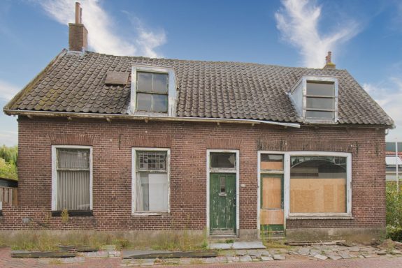 Een verlaten huis in mijn woonplaats.