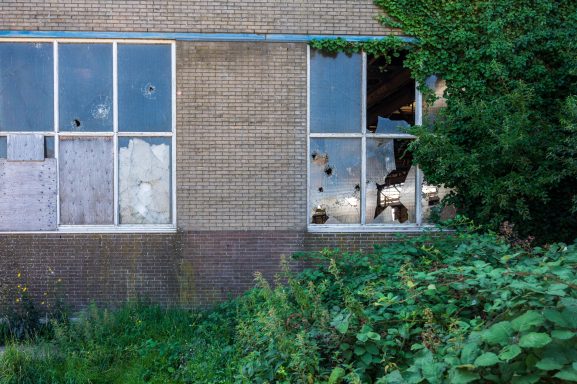 De ramen zijn ingegooid