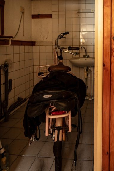 De vreemdste plek voor een fiets.